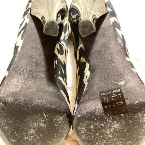 Giambattista Valli Printed Pumps - Picture 6 of 7